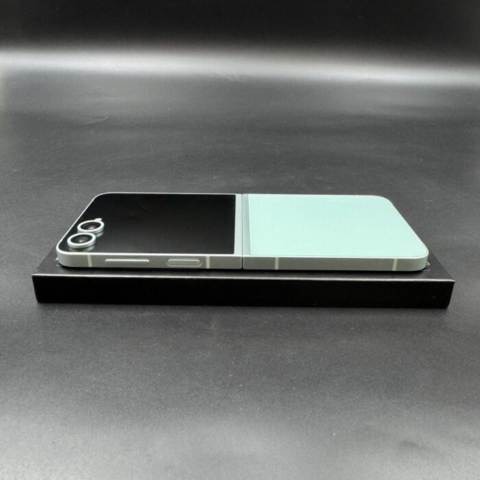Samsung Galaxy Z Flip 6 256GB Mint - Image 3