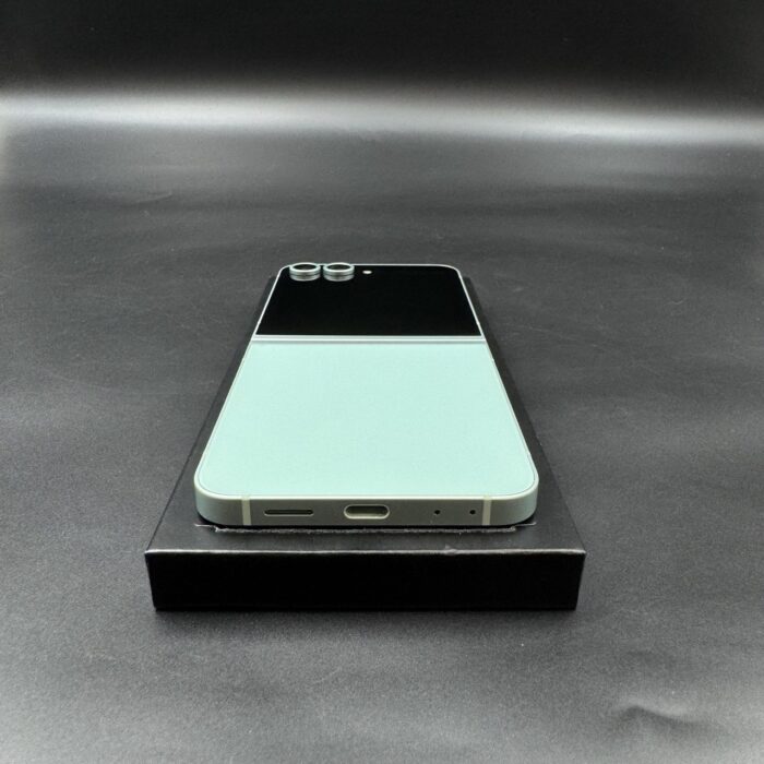 Samsung Galaxy Z Flip 6 256GB Mint - Image 4
