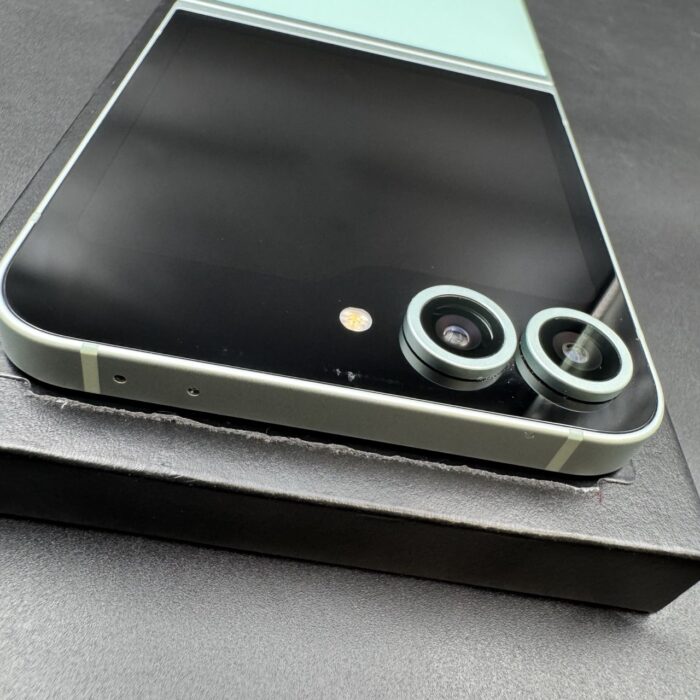 Samsung Galaxy Z Flip 6 256GB Mint - Image 6