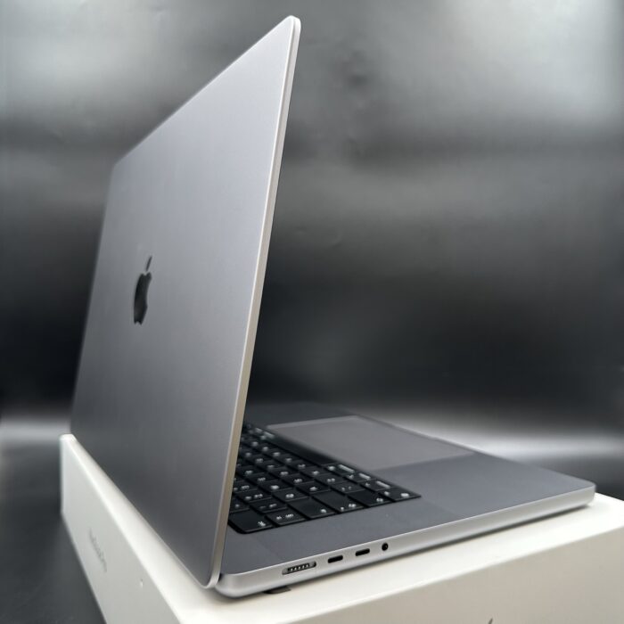 MacBook Pro 16" M2 Pro Chip 16GB Ram 1TB Space Grey - Image 3
