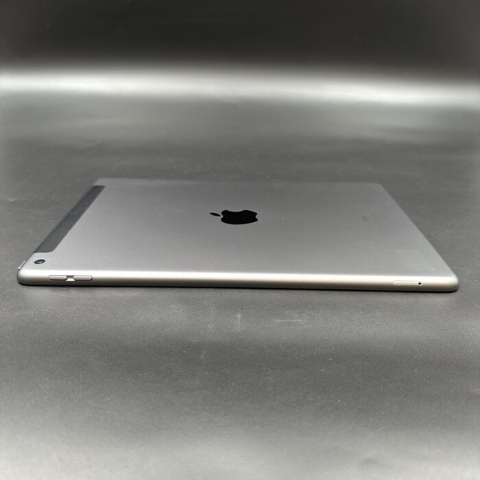 iPad 7th (Generation) 32GB Wifi + Cellular - Image 2