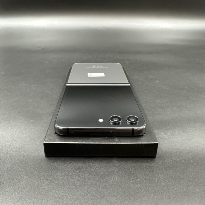 Samsung Z Flip 5 256GB Graphite - Image 7