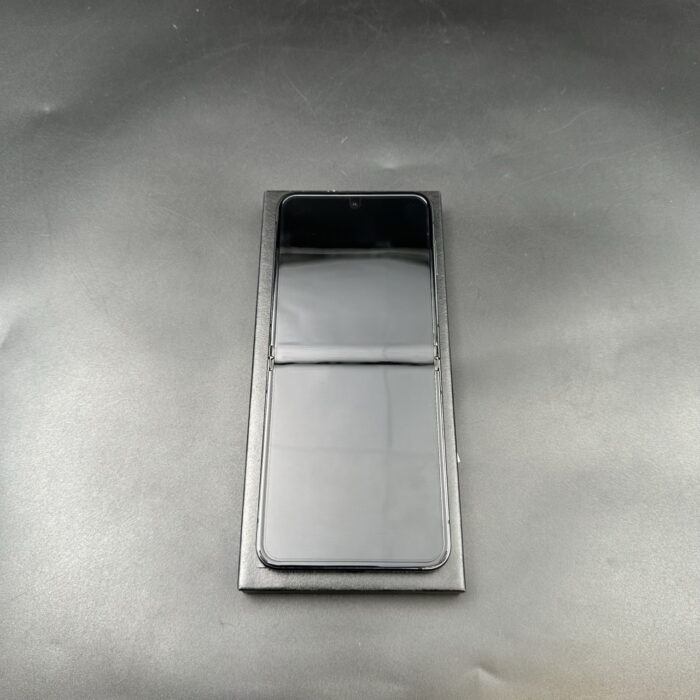 Samsung Z Flip 5 256GB Graphite - Image 8