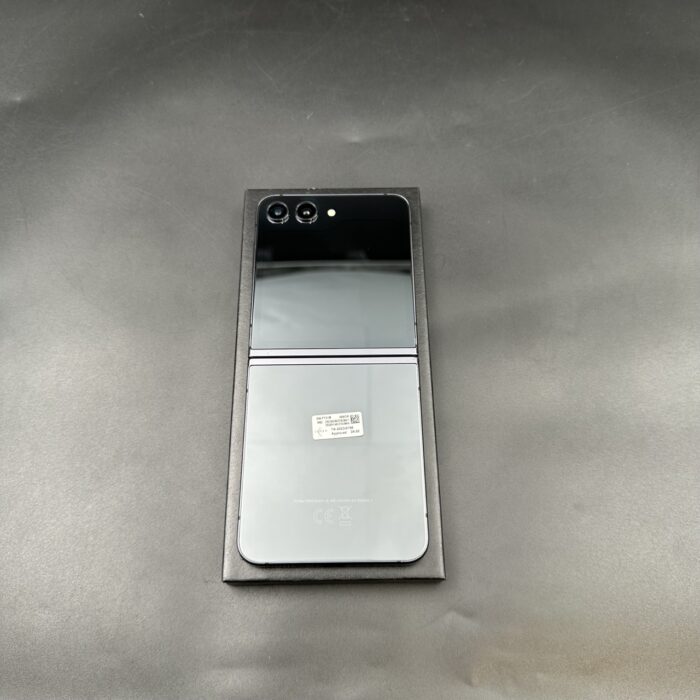 Samsung Z Flip 5 256GB Graphite - Image 9
