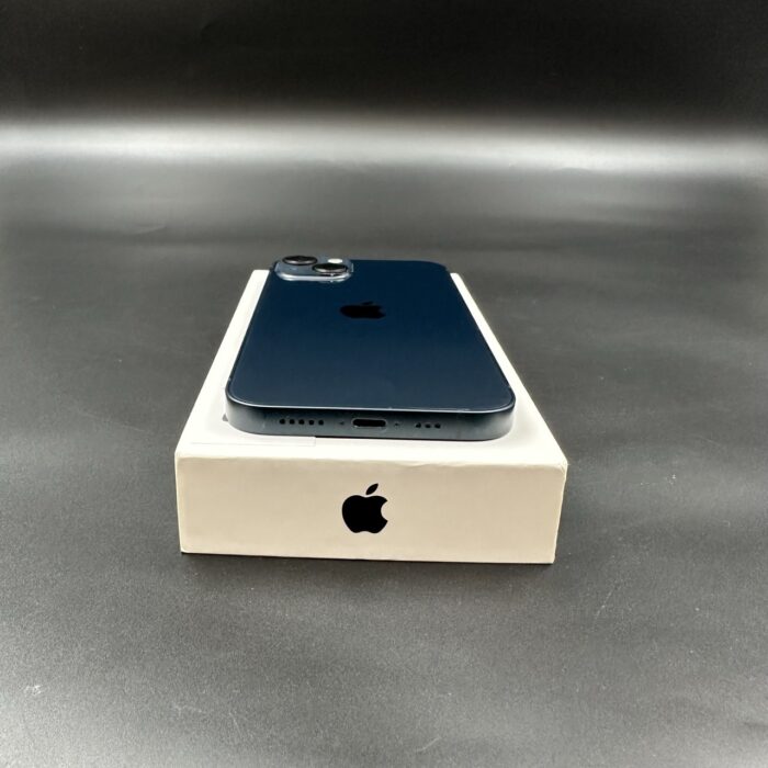 iPhone 13 128GB Midnight - Image 4