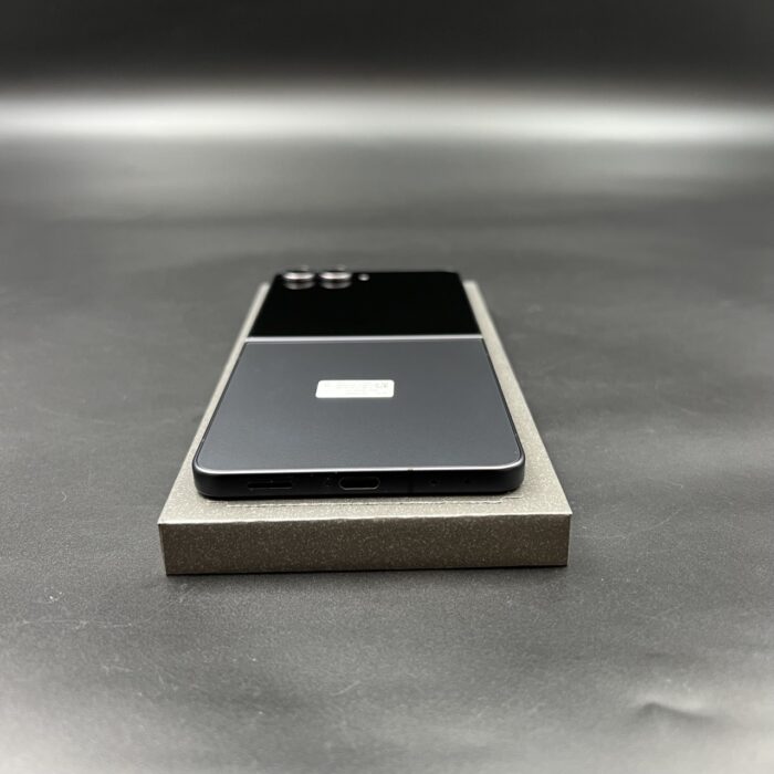 Samsung Galaxy Z Flip 7 512GB Jet Black - Image 5