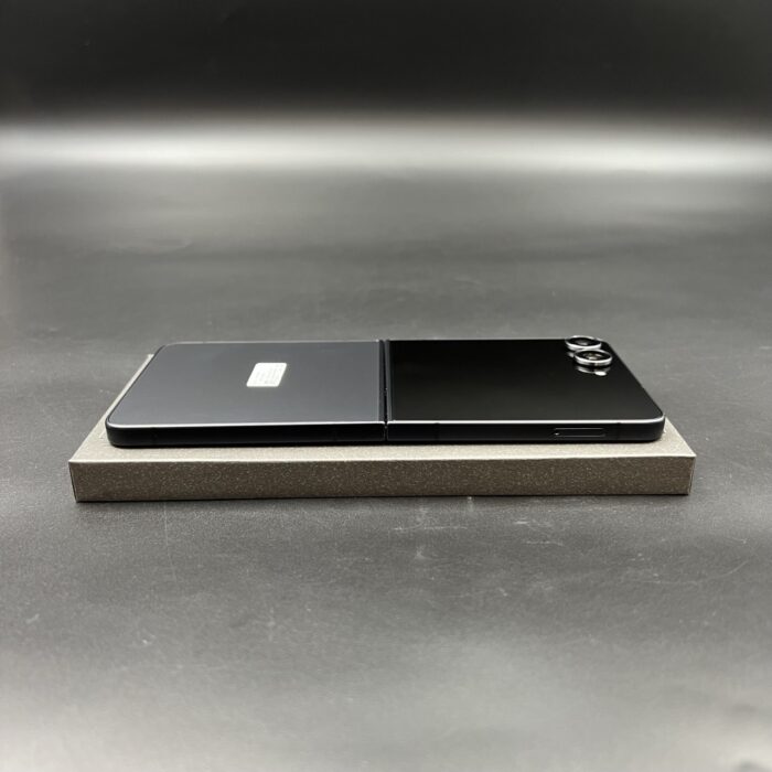 Samsung Galaxy Z Flip 7 512GB Jet Black - Image 6