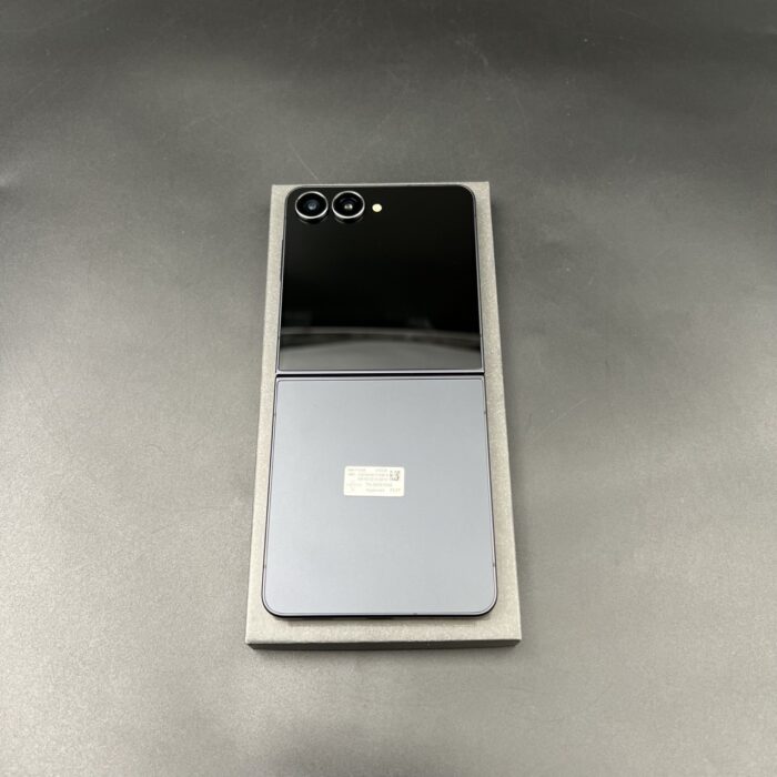 Samsung Galaxy Z Flip 7 512GB Jet Black - Image 9