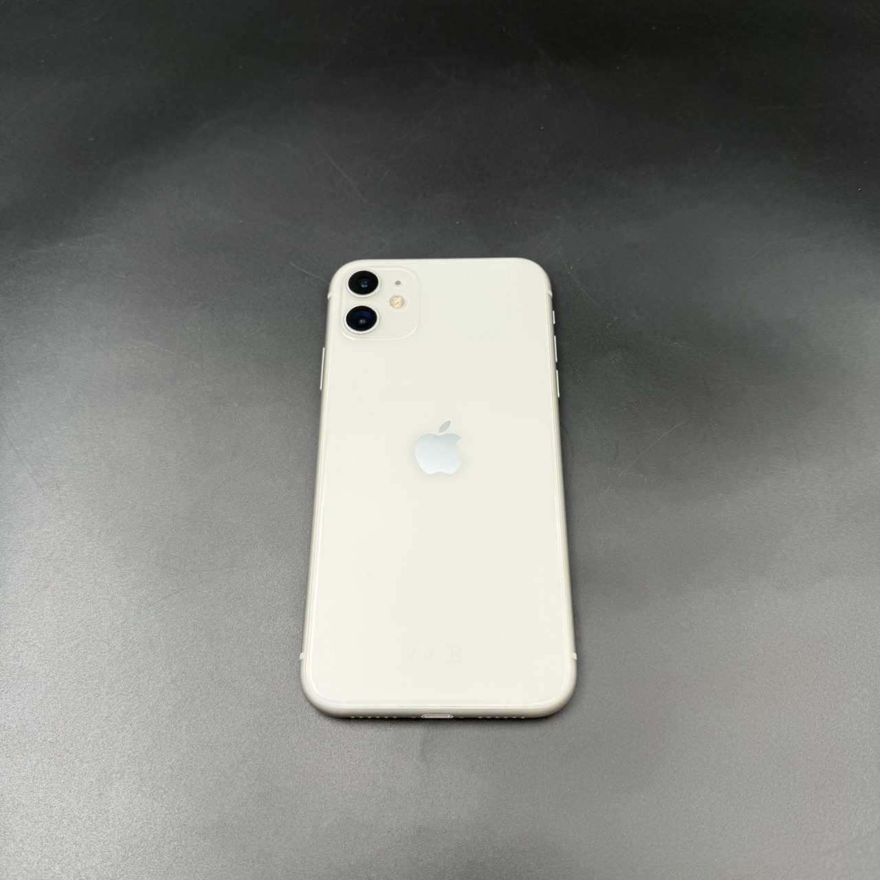 Apple iPhone 11 ホワイト　64GB iPhone 11 White 64GB (Unlocked) – Plug