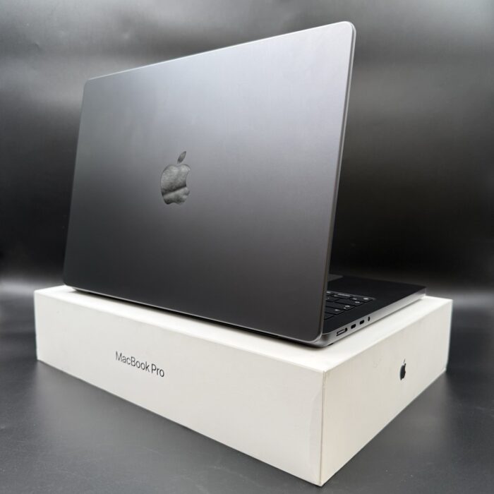 Macbook Pro 14" M4 Chip | 16GB Ram | 512GB | Space Black - Image 3