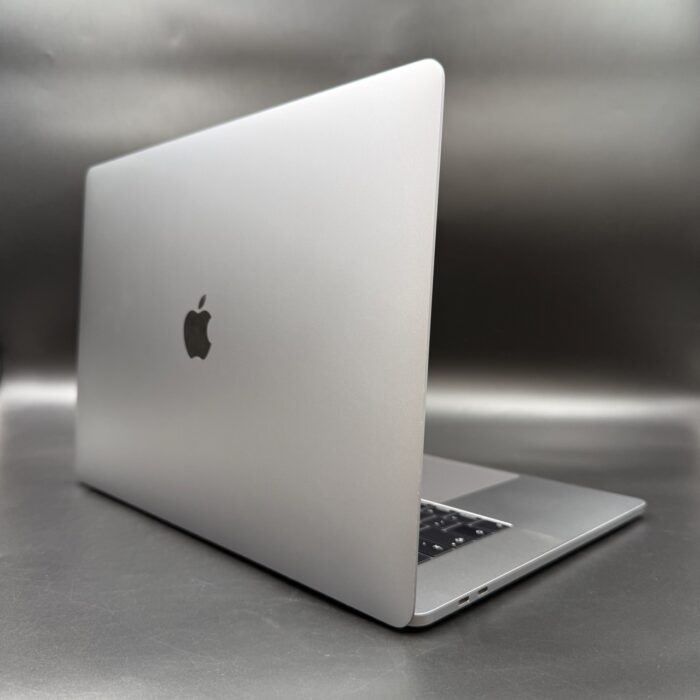 Macbook Pro 15" 2017 | 2,9GHz i7 | 16GB | 512GB Space Grey - Image 2