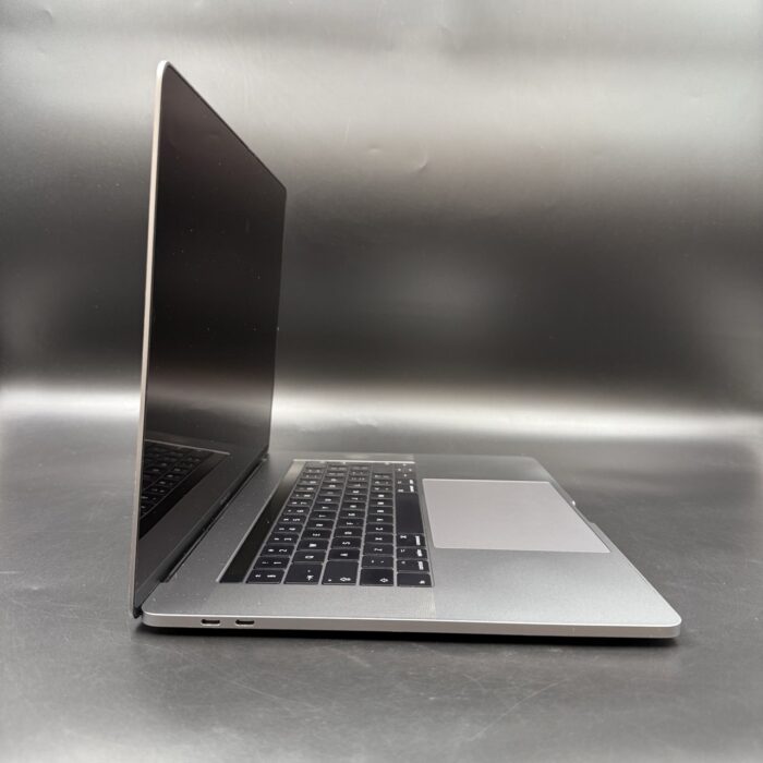 Macbook Pro 15" 2017 | 2,9GHz i7 | 16GB | 512GB Space Grey - Image 3