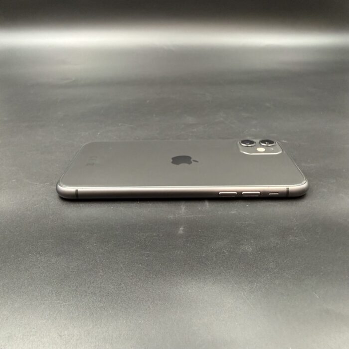 iPhone 11 256GB Black (Cracked screen) - Image 4