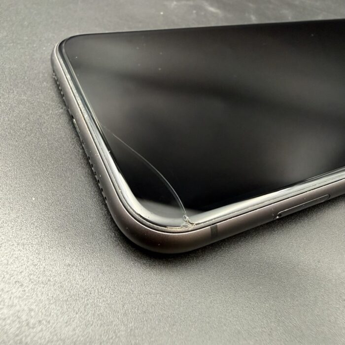 iPhone 11 256GB Black (Cracked screen) - Image 6