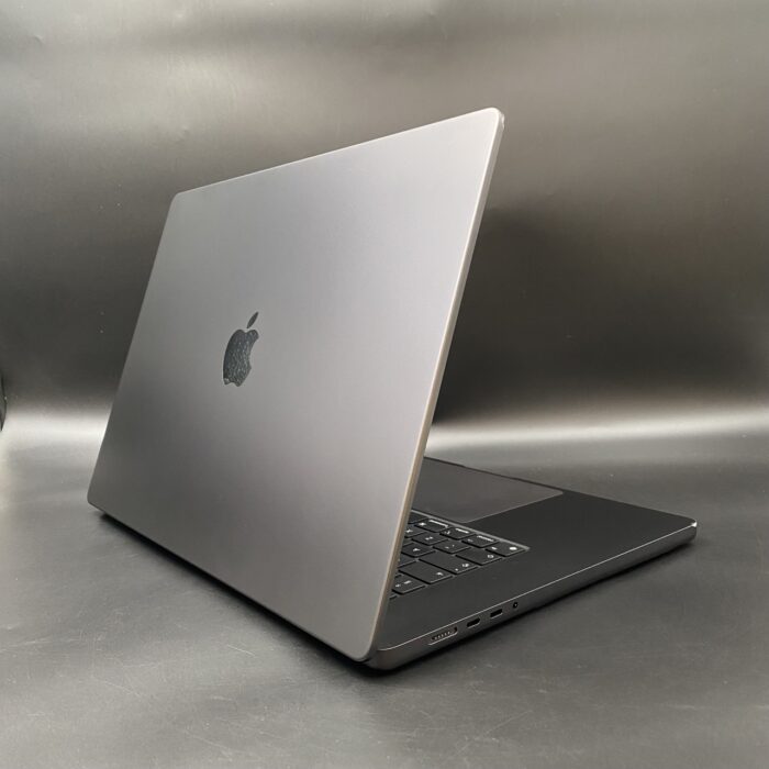 Macbook Pro 16" M4 Max 1TB Space Gray - Image 2