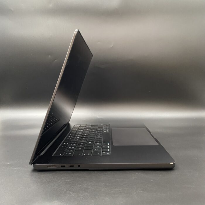 Macbook Pro 16" M4 Max 1TB Space Gray - Image 3