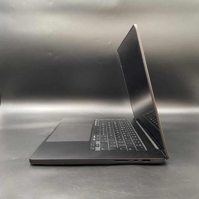 Macbook Pro 16" M4 Max 1TB Space Gray - Image 5