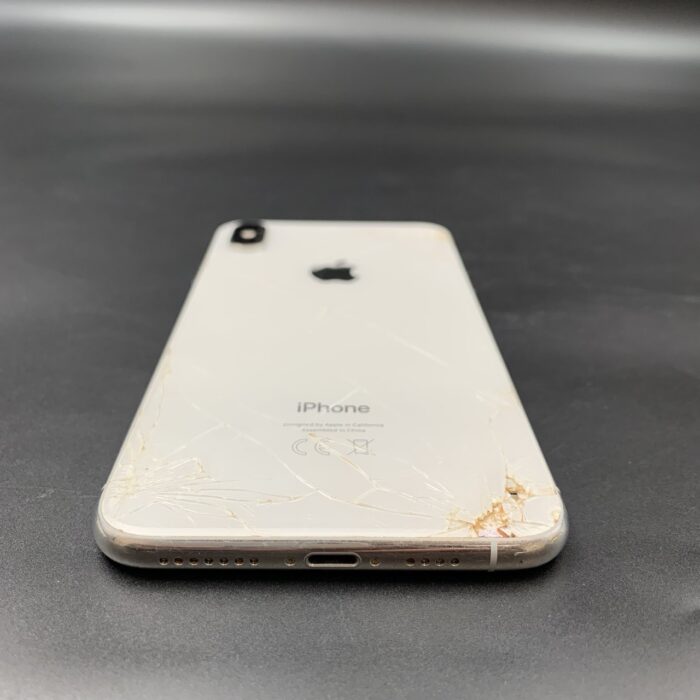 iPhone XS Max 256GB (Cracked Back And Screen) - Image 3