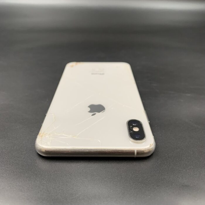 iPhone XS Max 256GB (Cracked Back And Screen) - Image 5