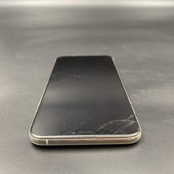 iPhone XS Max 256GB (Cracked Back And Screen) - Image 7