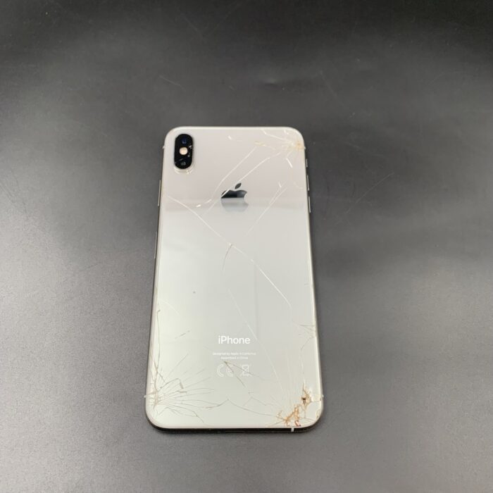 iPhone XS Max 256GB (Cracked Back And Screen) - Image 9