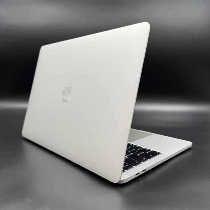 Macbook Pro 13" | 2 GHz intel i5 | 512GB | 2020 Touch Bar | Silver - Image 2
