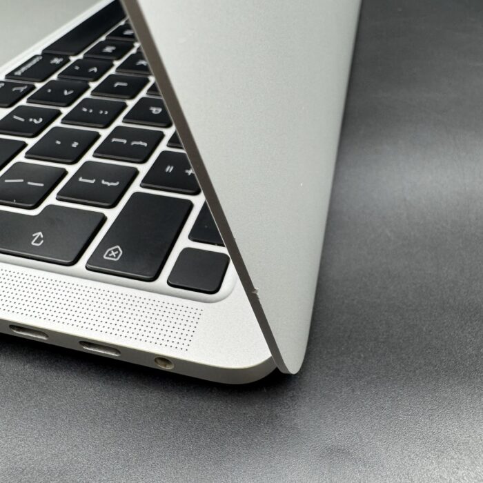 Macbook Pro 13" | 2 GHz intel i5 | 512GB | 2020 Touch Bar | Silver - Image 5