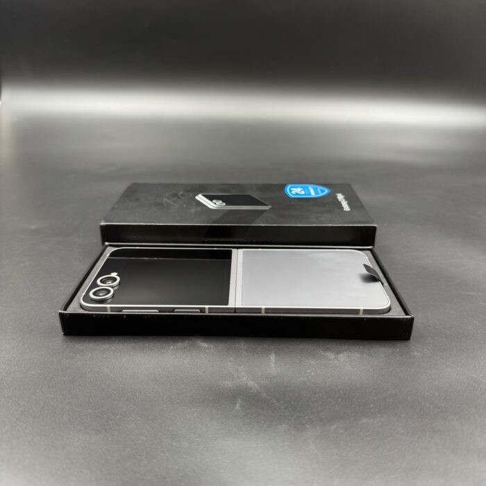 Samsung Galaxy Flip 6 256GB Silver Shadow - Image 2