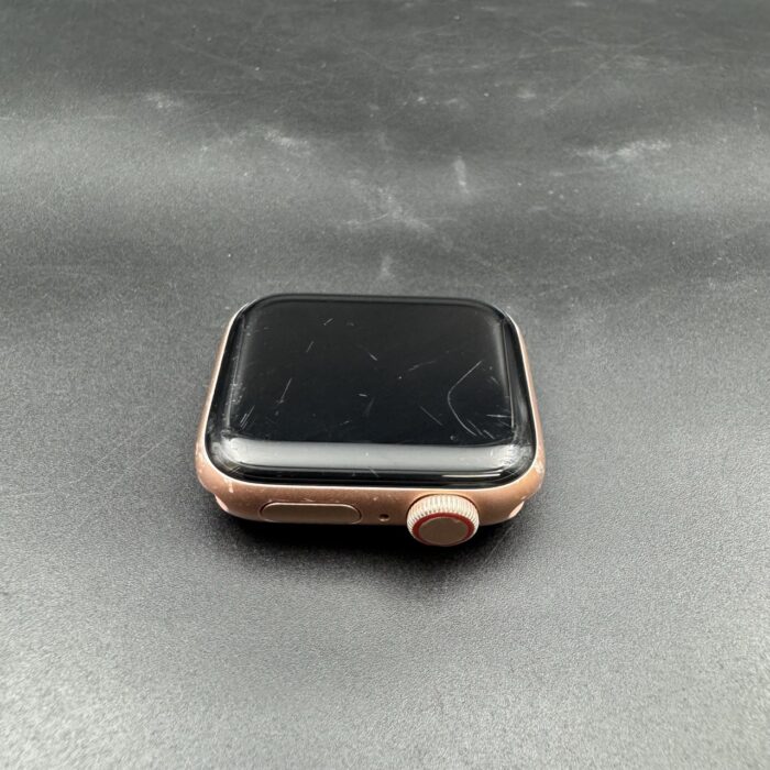 Apple Watch SE (1st generation) 40MM GPS + Cellular Rose Gold - Image 3