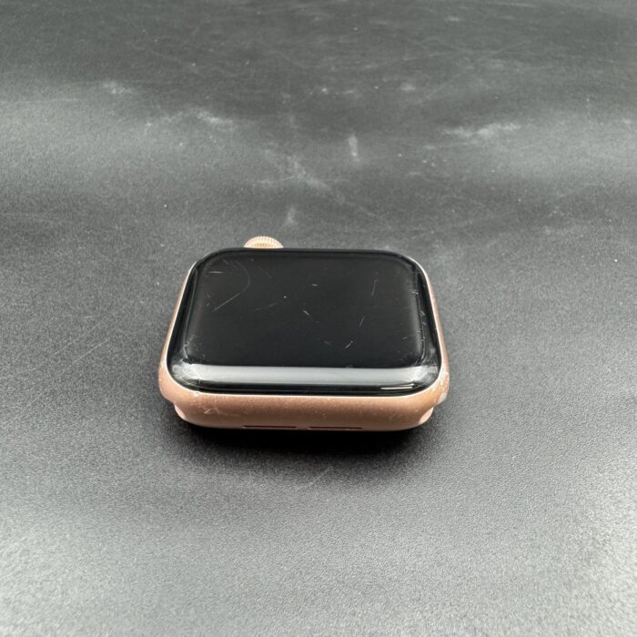 Apple Watch SE (1st generation) 40MM GPS + Cellular Rose Gold - Image 5