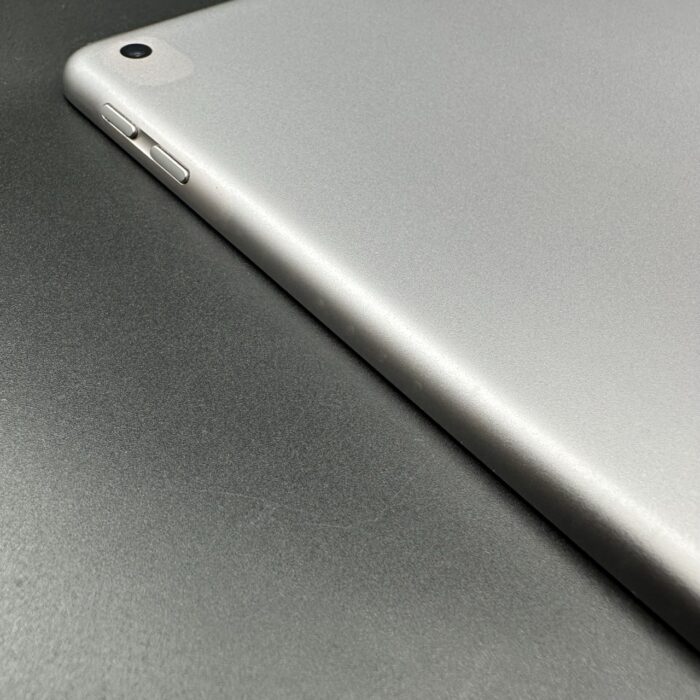 iPad 6th Gen 32GB Space Grey - Image 3