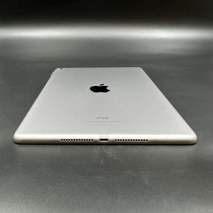 iPad 6th Gen 32GB Space Grey - Image 4