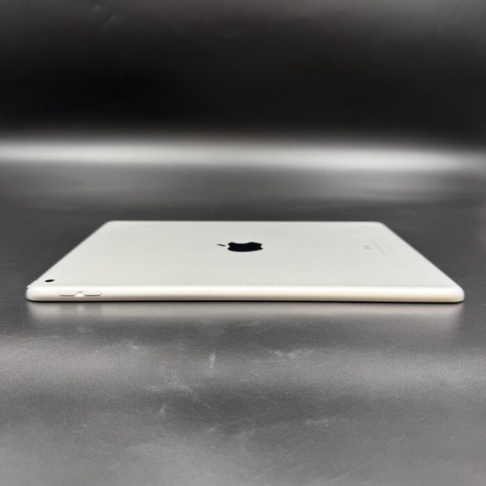 iPad 7th Gen 32GB Silver - Image 2