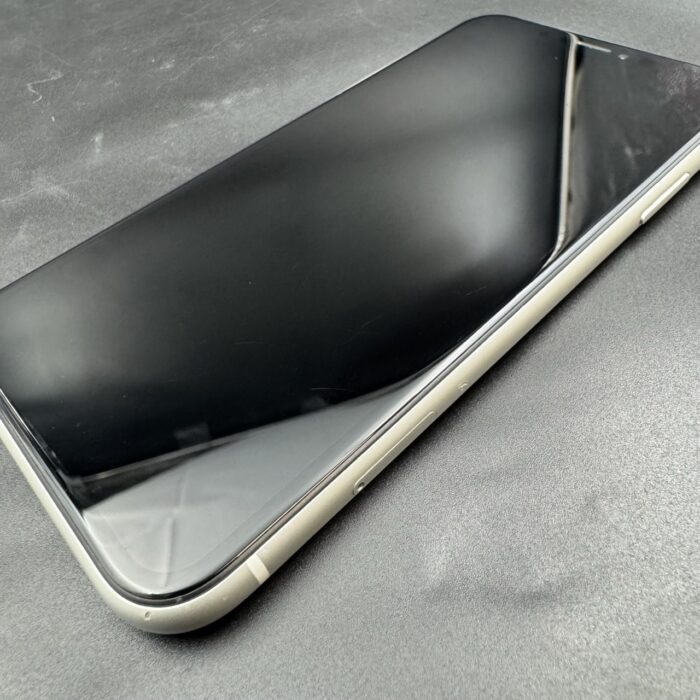 iPhone XR 64 White - Image 6