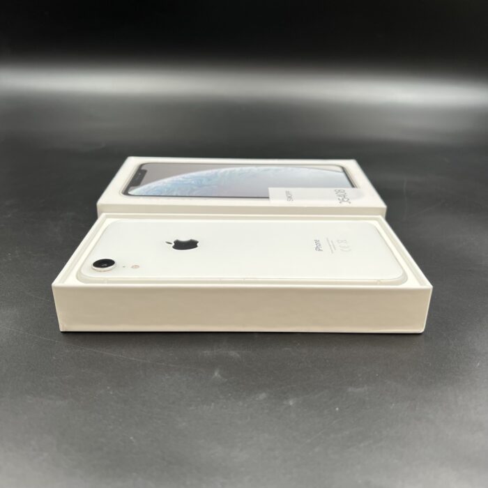 iPhone Xr 64GB White (Cracked Screen) - Image 2