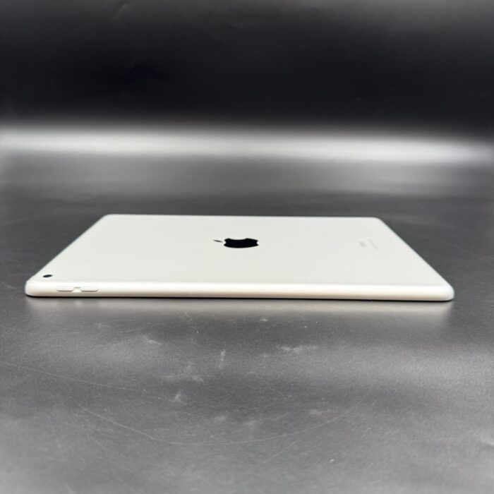 iPad 7th Gen 32GB Silver - Image 2
