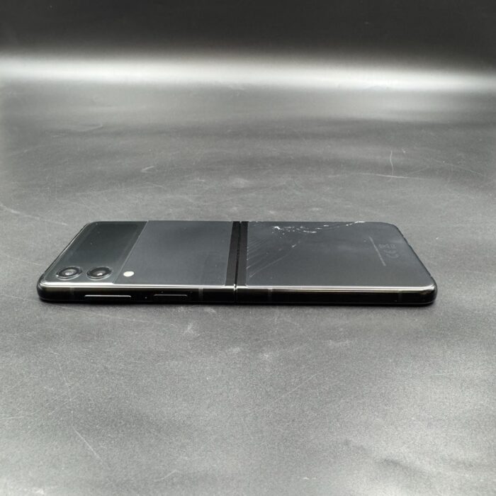 Samsung Galaxy Z Flip 3 256GB Black (Cracked Back) - Image 2