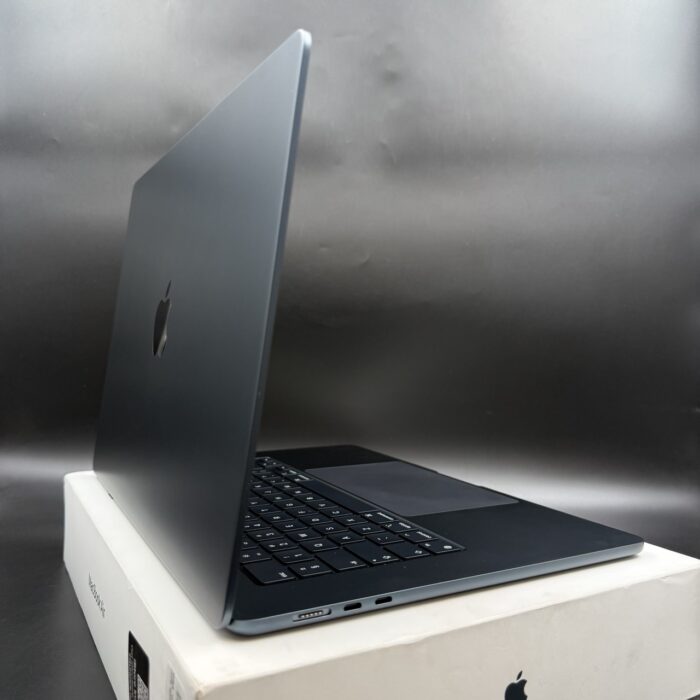 Macbook Air M3 15" | 8GB | 256GB | Midnight - Image 3