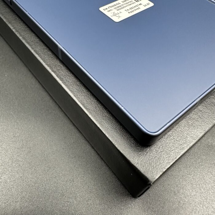 Samsung Galaxy Fold 6 256GB Navy - Image 4