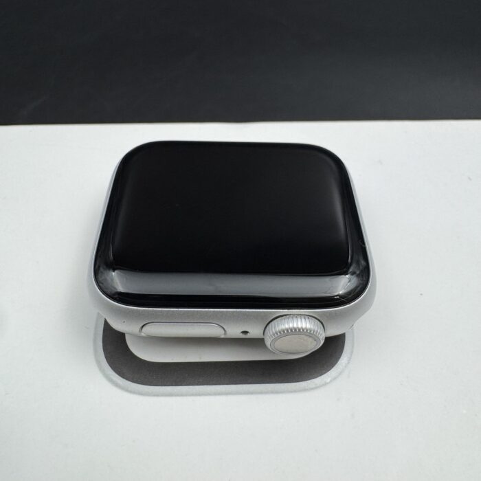 Apple Watch Series 6 40MM Silver - Image 4